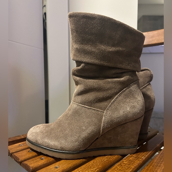G.H. bass & co leather and suede wedge heeled bootie - Picture 6 of 9
